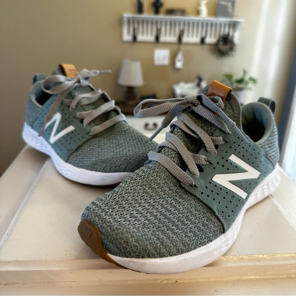 New Balance Women’s Sneakers Green Size 8D Wide WSPTCR1 Lightweight - Picture 1 of 8